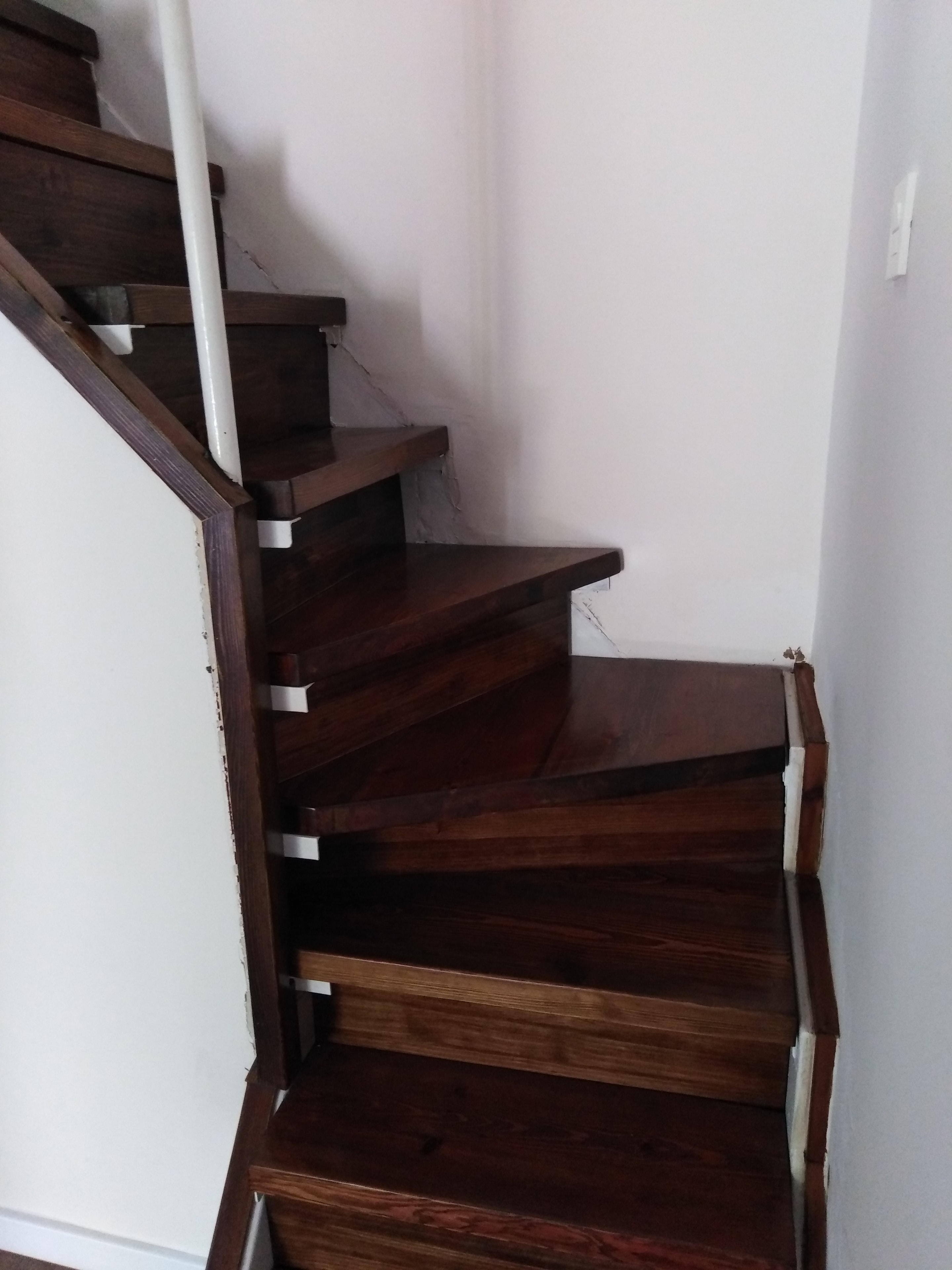 Escalera interior en madera