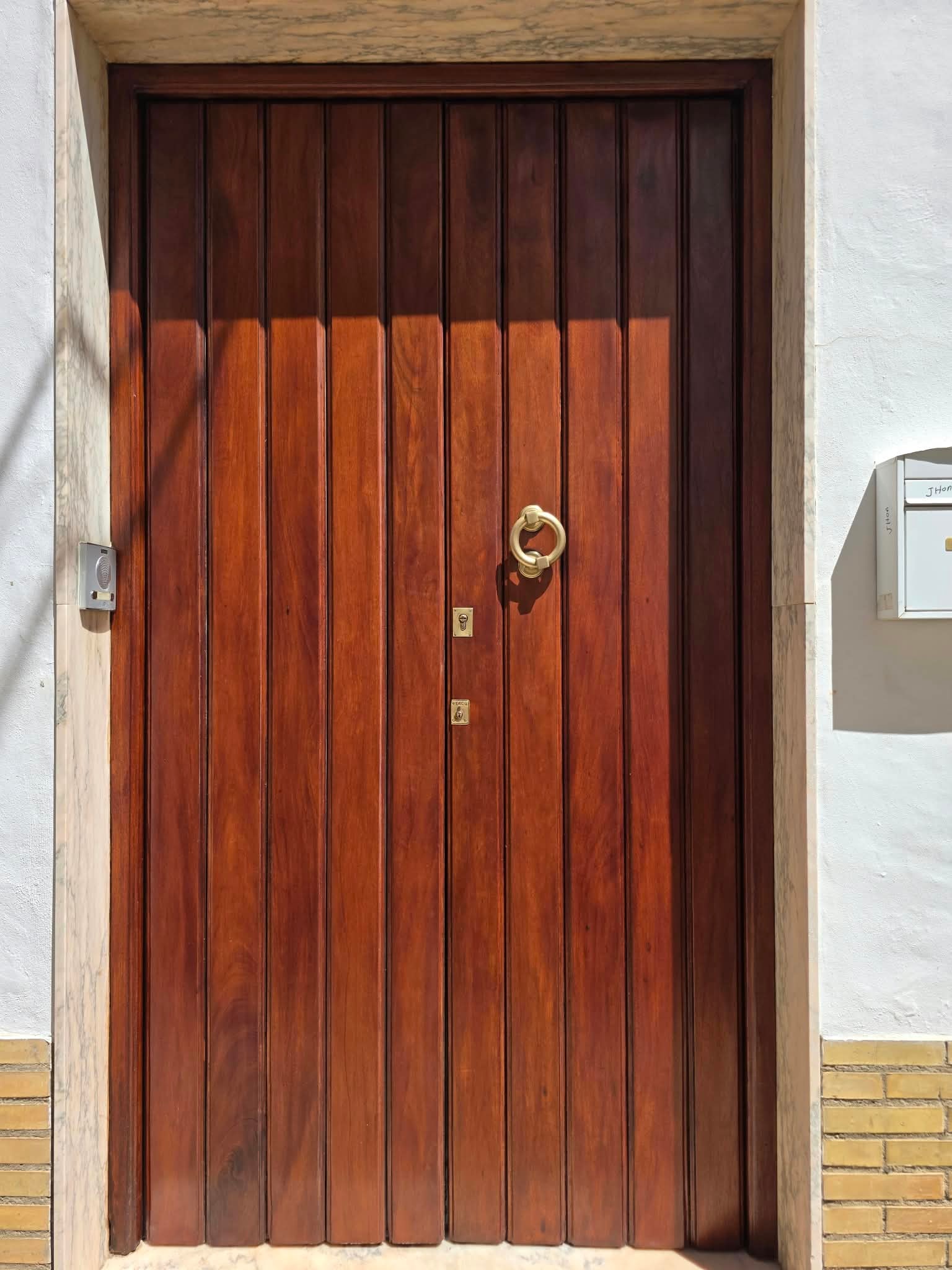 Detalle de unión de madera artesanal